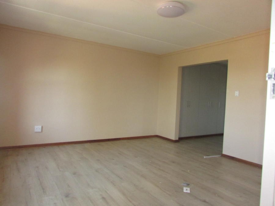 To Let 3 Bedroom Property for Rent in Heuwelsig Free State